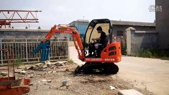 国产小挖机干活视频,展现中国制造实力